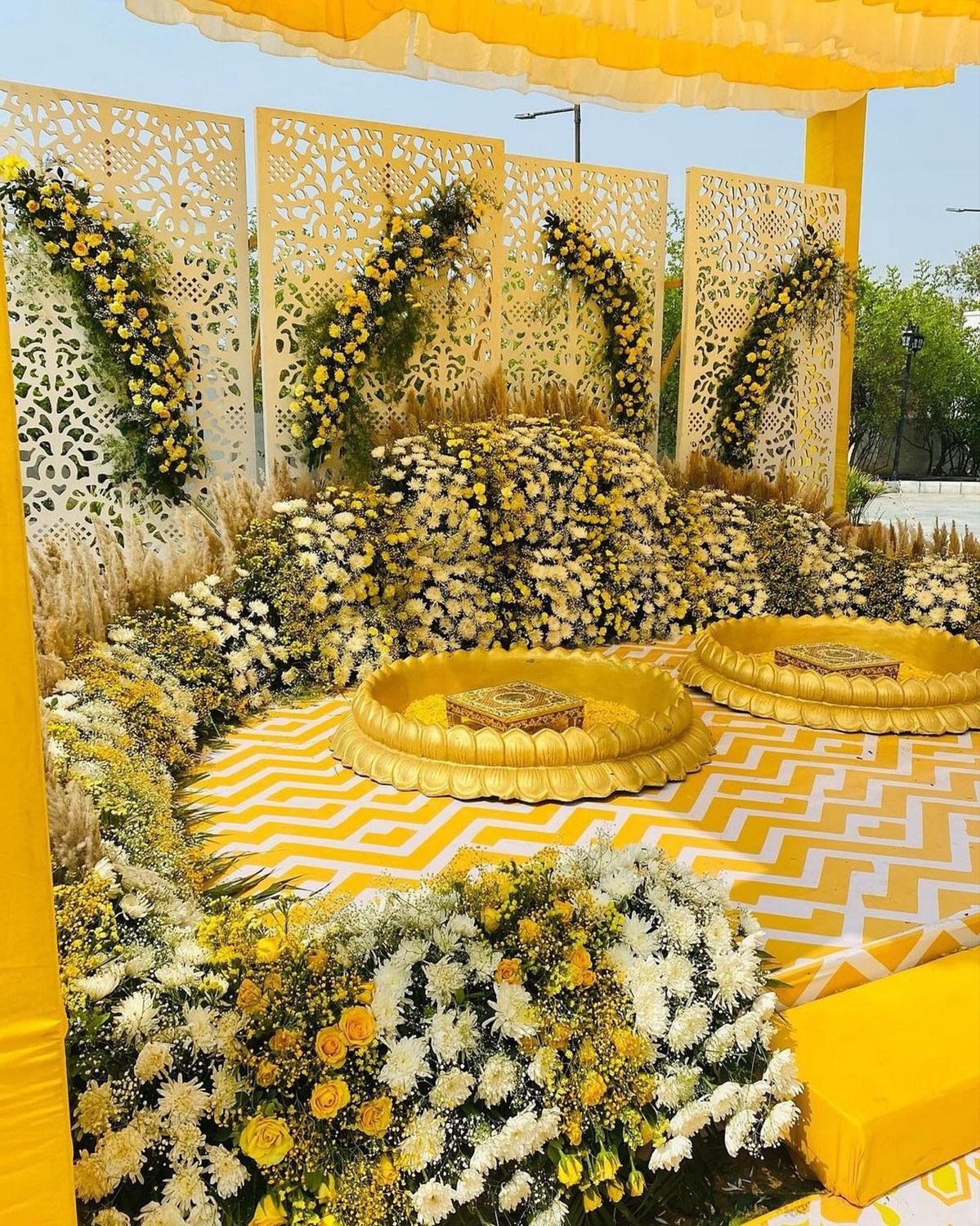 Yellow Themed Décor